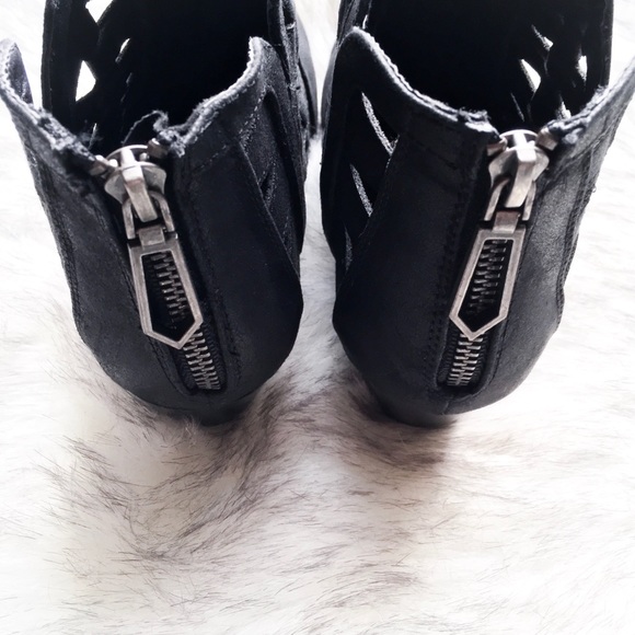 Cutout Oil Finish Bootie - Picture 5 of 6